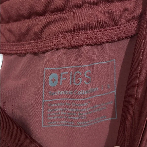 Figs Women’s Scrub Set in Light Wine Color - Picture 9 of 16